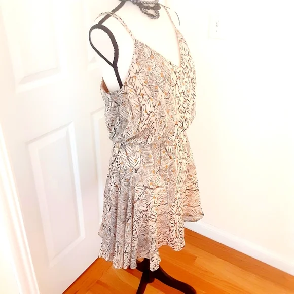 Ark & Co. Sleeveless V-neck Flounce Dress Size Medium - Picture 2 of 4